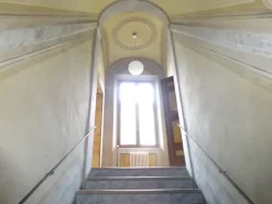 #7588 Ufficio con garage in palazzo storico