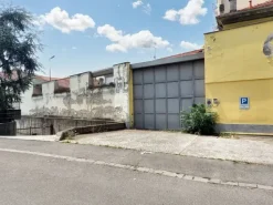 #24199 Ufficio con magazzino e parcheggi