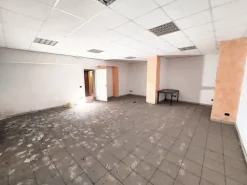 #24347 Ufficio con magazzino in edificio residenziale