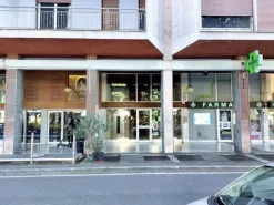 #24347 Ufficio con magazzino in edificio residenziale