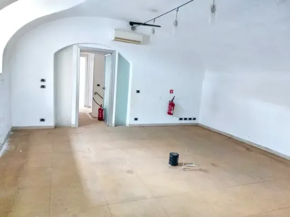 #2525010 Ufficio con posti auto all'interno del Palazzo Imperiale Bertani