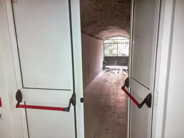#2525010 Ufficio con posti auto all'interno del Palazzo Imperiale Bertani