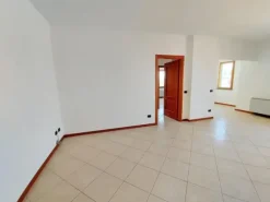 #14750 Ufficio e abitazione con cantina e posti auto