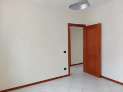 #14750 Ufficio e abitazione con cantina e posti auto
