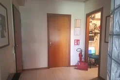 #2639945 Ufficio e box auto in complesso commerciale