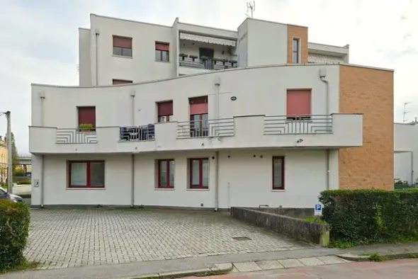 #24651 Ufficio e posto auto in edificio polifunzionale