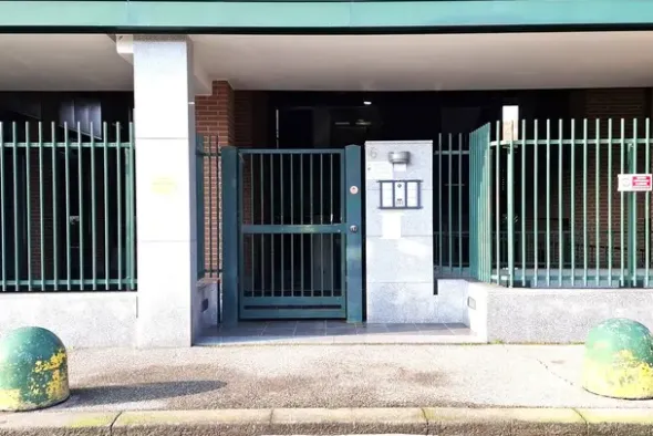 #25159 Ufficio e posto auto in edificio polifunzionale