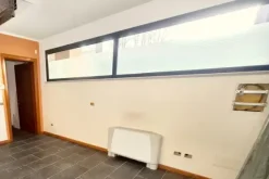 #25159 Ufficio e posto auto in edificio polifunzionale