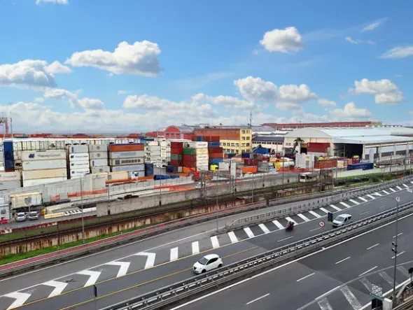 #23152 Ufficio fronte Porto a Genova Via Operai