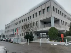 #12102 Ufficio in complesso condominiale con posto auto e deposito