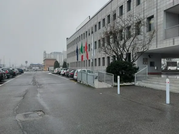 #12102 Ufficio in complesso condominiale con posto auto e deposito