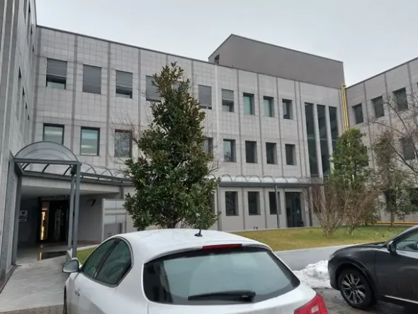 #12102 Ufficio in complesso condominiale con posto auto e deposito
