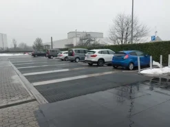 #12102 Ufficio in complesso condominiale con posto auto e deposito