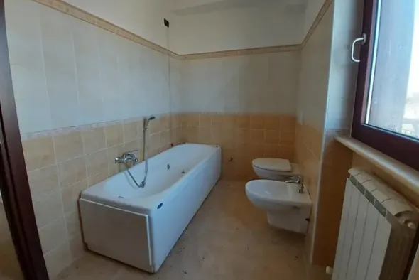 #15880 Ufficio in palazzina (sub 24) e pertinenze