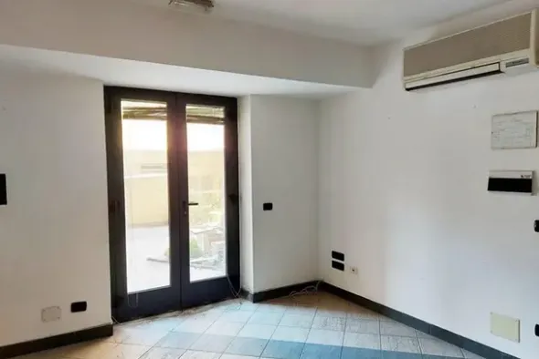 #14751 Ufficio piano primo con balcone e terrazzo