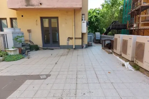 #14751 Ufficio piano primo con balcone e terrazzo