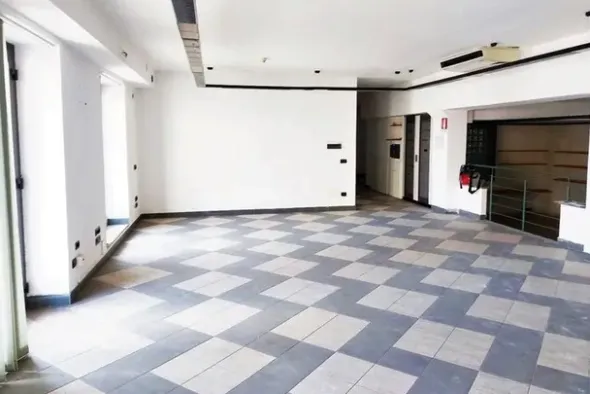 #14751 Ufficio piano primo con balcone e terrazzo