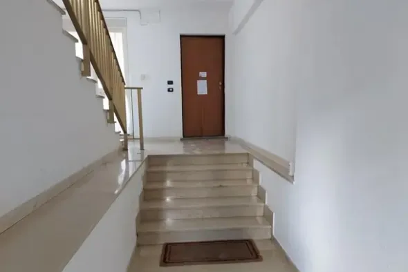 #14751 Ufficio piano primo con balcone e terrazzo