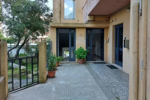 #14751 Ufficio piano primo con balcone e terrazzo