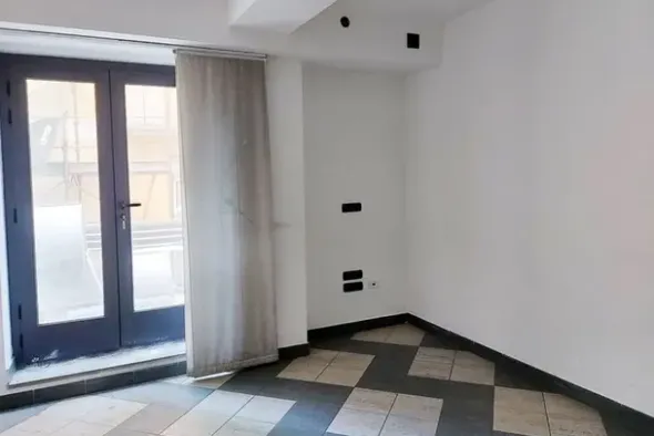 #14751 Ufficio piano primo con balcone e terrazzo