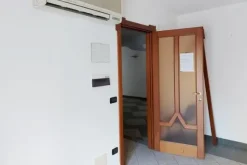 #14751 Ufficio piano primo con balcone e terrazzo