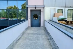 #21161 Ufficio piano secondo e due posti auto coperti