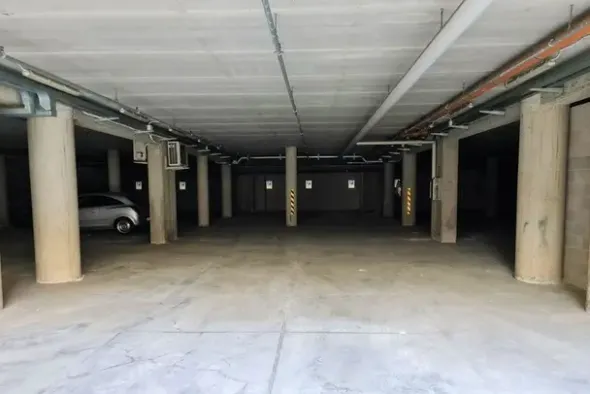 #21161 Ufficio piano secondo e due posti auto coperti
