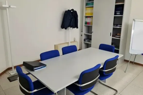 #21161 Ufficio piano secondo e due posti auto coperti