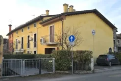 #2638065 Ufficio piano terra con giardino e garage