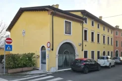 #2638065 Ufficio piano terra con giardino e garage
