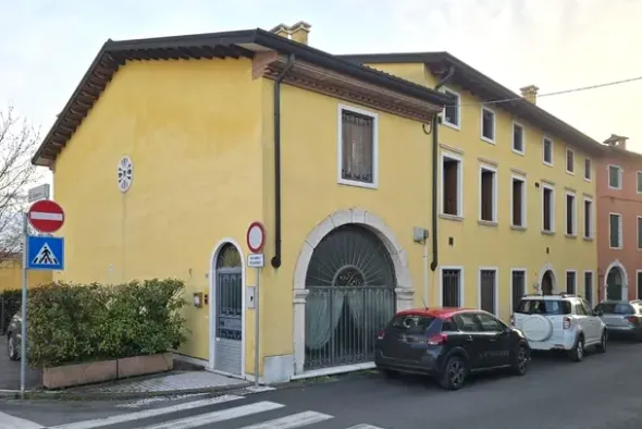 #2638065 Ufficio piano terra con giardino e garage