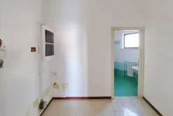 #20129 Ufficio piano terra (sub 48) in zona semicentrale