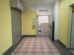 #1654 Ufficio (sub 80) al piano primo di centro commerciale