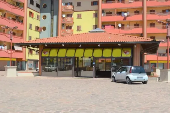 #7135 21 unità adibite a locali commerciali