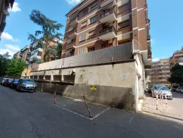 #2639065 Unità commerciale al piano seminterrato