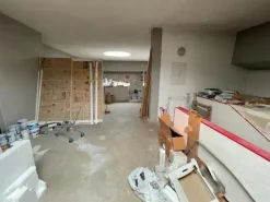 #13926 Unità commerciale su quattro piani