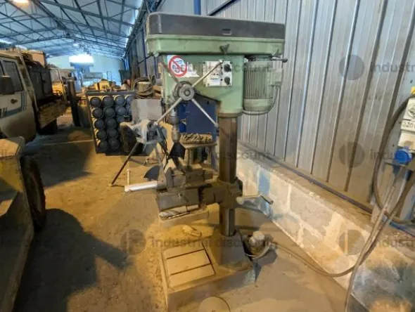 71#8816 Utensili e banchi da lavoro