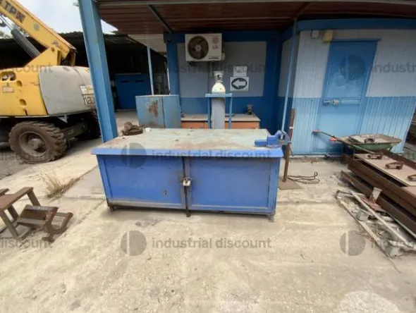 71#8816 Utensili e banchi da lavoro