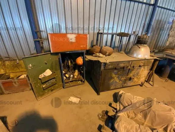71#8816 Utensili e banchi da lavoro