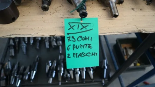 250#5049 Utensili e strumenti di misura