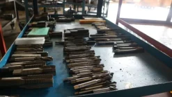 250#5049 Utensili e strumenti di misura