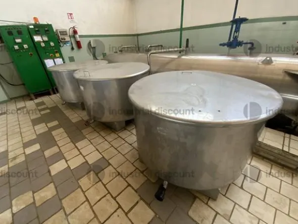 51#9550 Vasche in vetroresina ed acciaio per alimenti