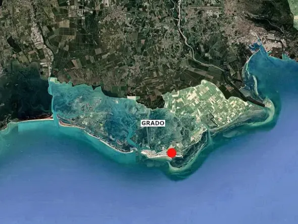 #24173 Vasta area edificabile, prospiciente al mare, in famosa località balneare