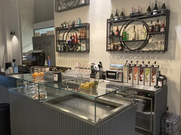 Vendesi attrezzatura bar ristorante nuovissima