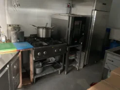 Vendesi attrezzatura bar ristorante nuovissima