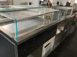 Vendesi attrezzatura bar ristorante nuovissima