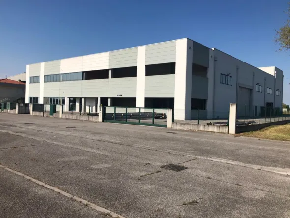 VENDO CAPANNONE INDUSTRIALE