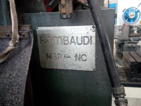 VENDO FRESATRICE A CNC RAMBAUDI MOD. M 3P NC