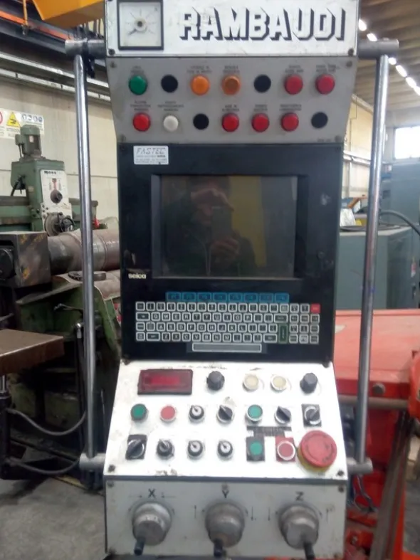 VENDO FRESATRICE A CNC RAMBAUDI MOD. M 3P NC