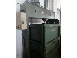 Vendo imballatrice verticale per compattare materie prime ingombranti